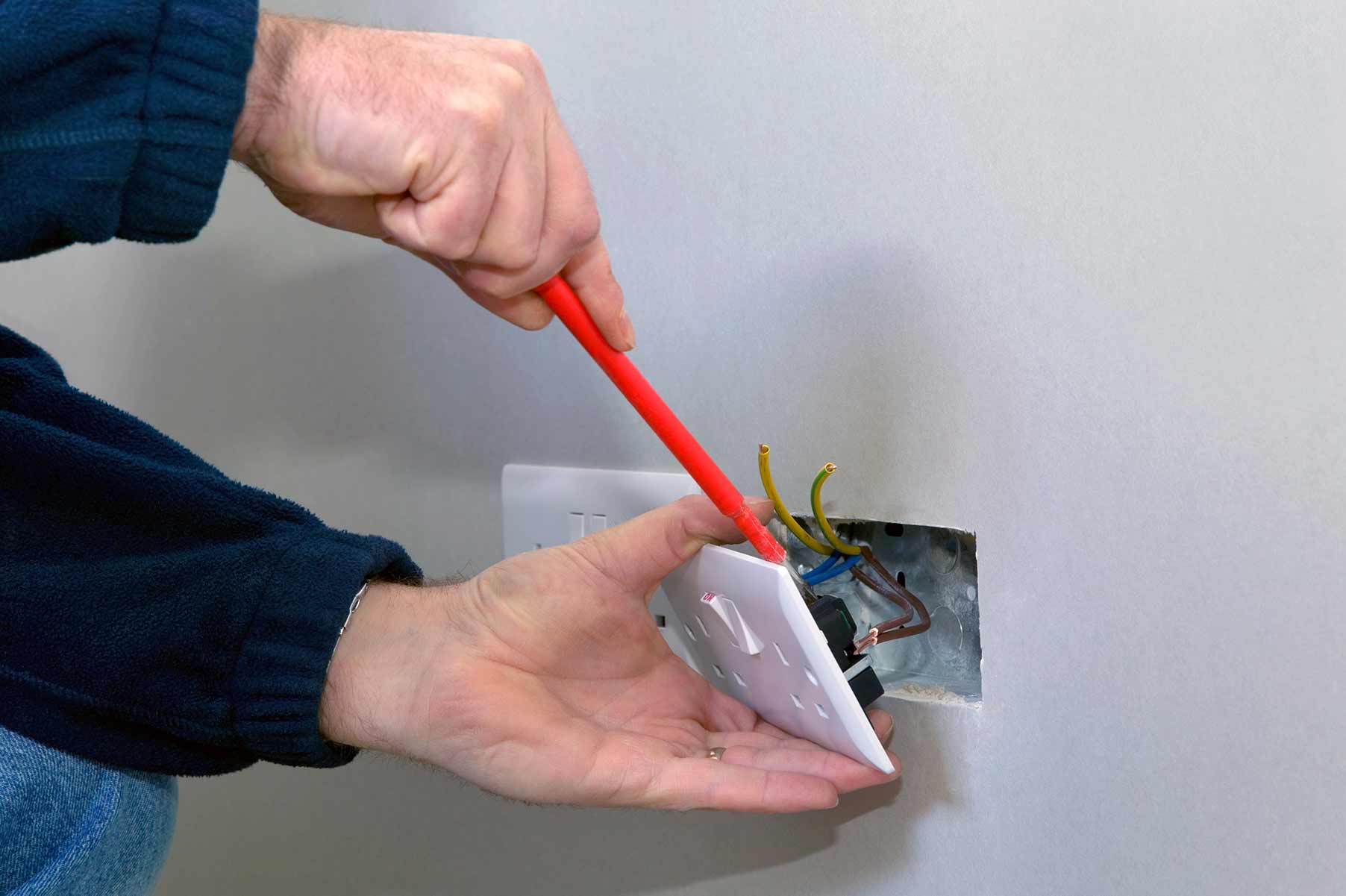 Our electricians can install plug sockets for domestic and commercial proeprties in Worcester Park and the local area. 